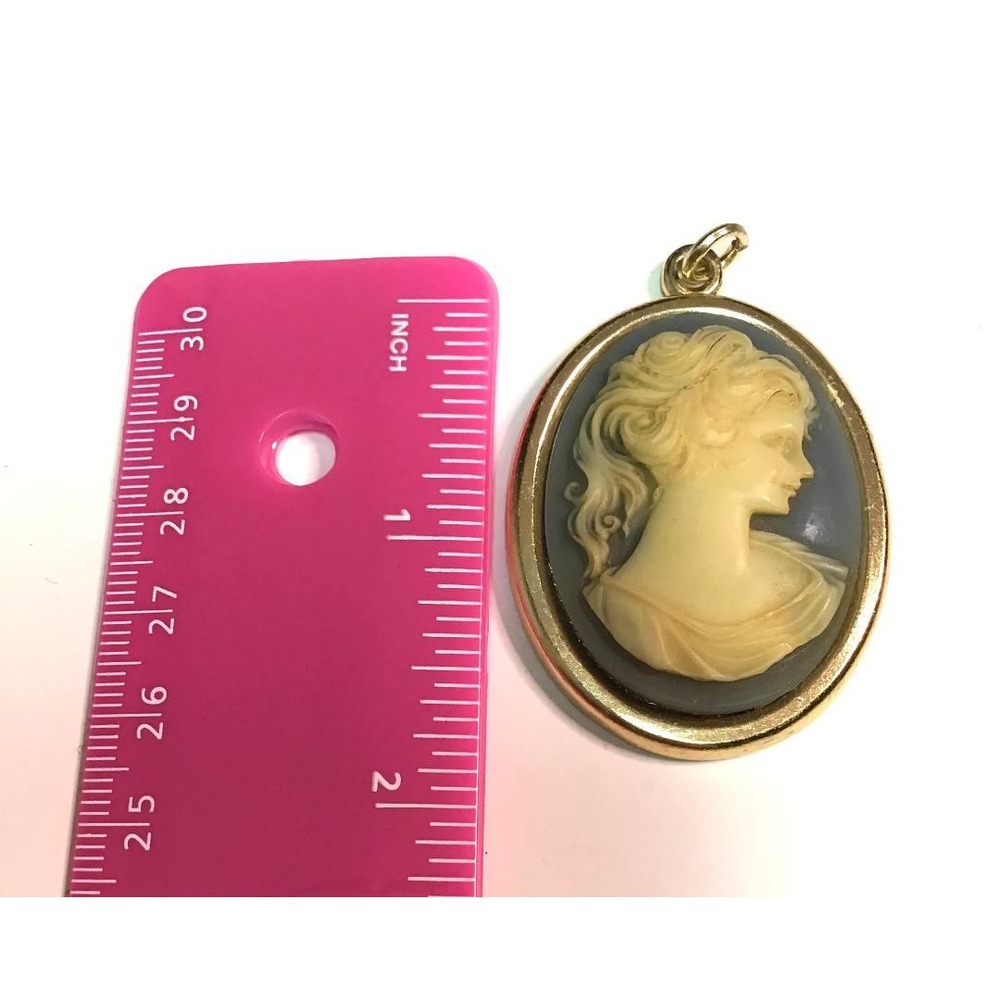 Vintage Gold Tone Blue Grey and Cream Oval Cameo Pendant Victorian Style Charm - Picture 4 of 5